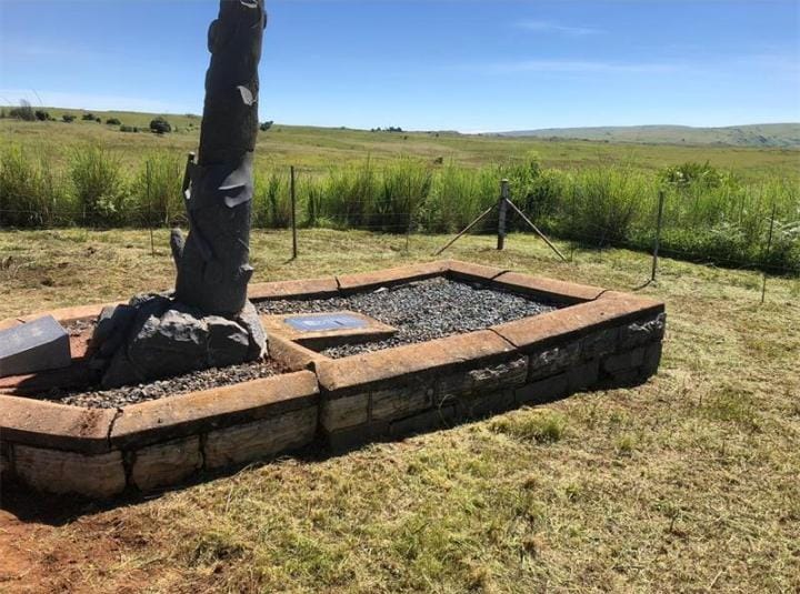 Grave stone monument